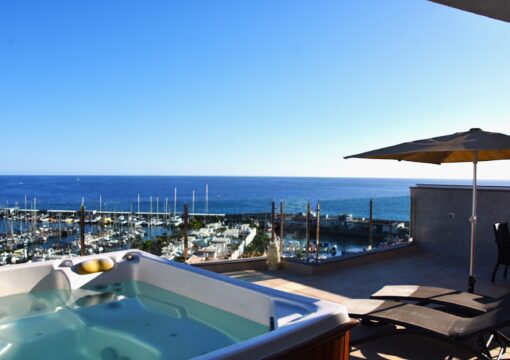 Apartment with Sea Views 1B